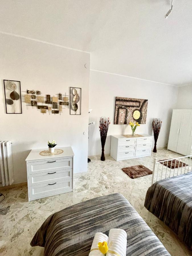 Apartment Savoia Барі Екстер'єр фото
